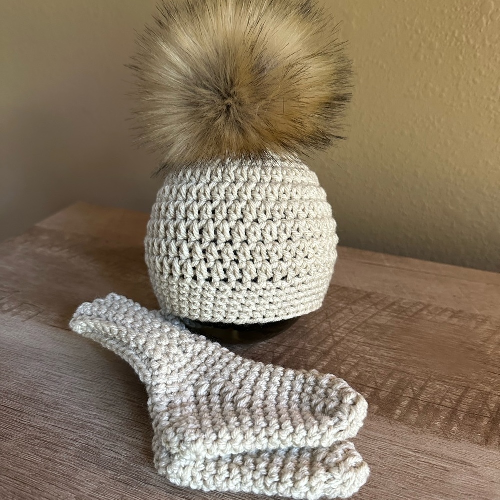 Newborn Oats Baby Hat and Bootie Set